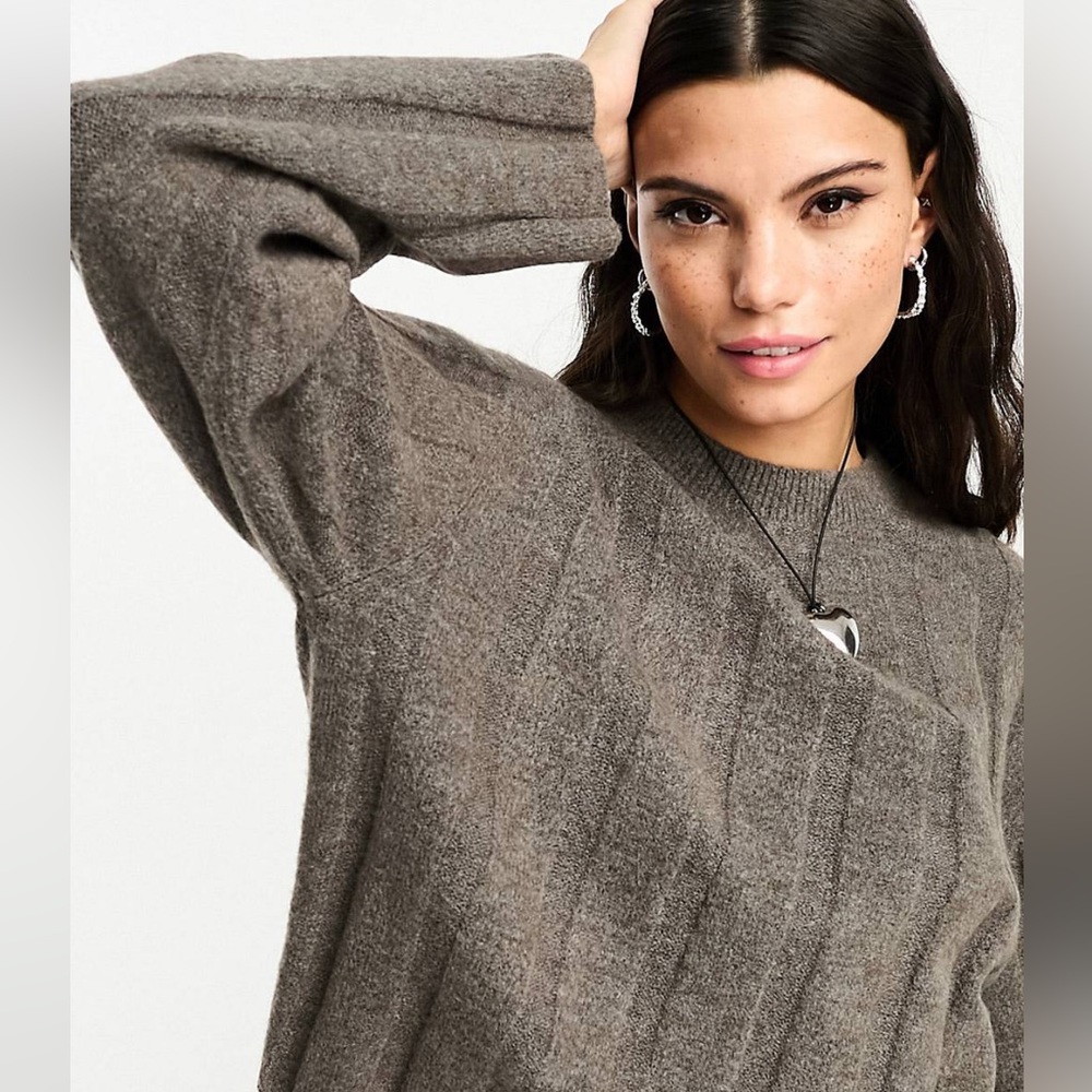 Weekday Fiona chunky crew neck sweater size L